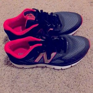 New Balance Sneakers Tennis Shoes. Woman’s size 7.5.